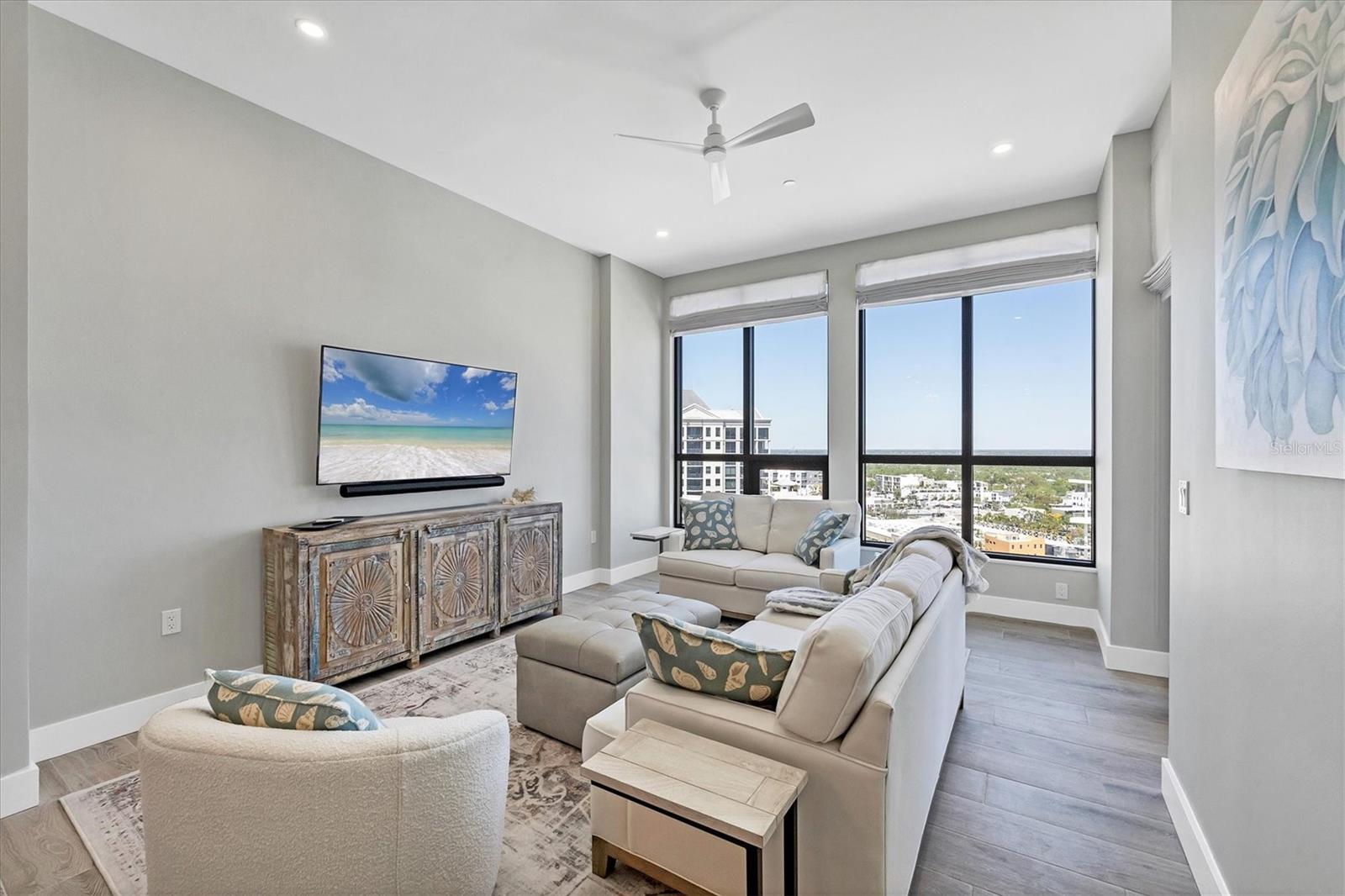 Image 6 of 47 For 33 Palm Avenue 1403
