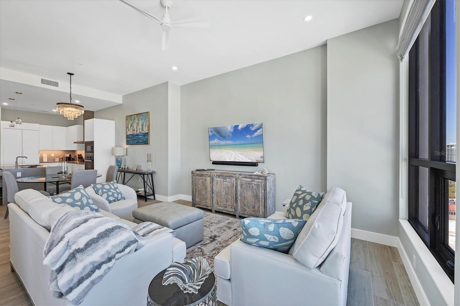 Image 7 of 47 For 33 Palm Avenue 1403