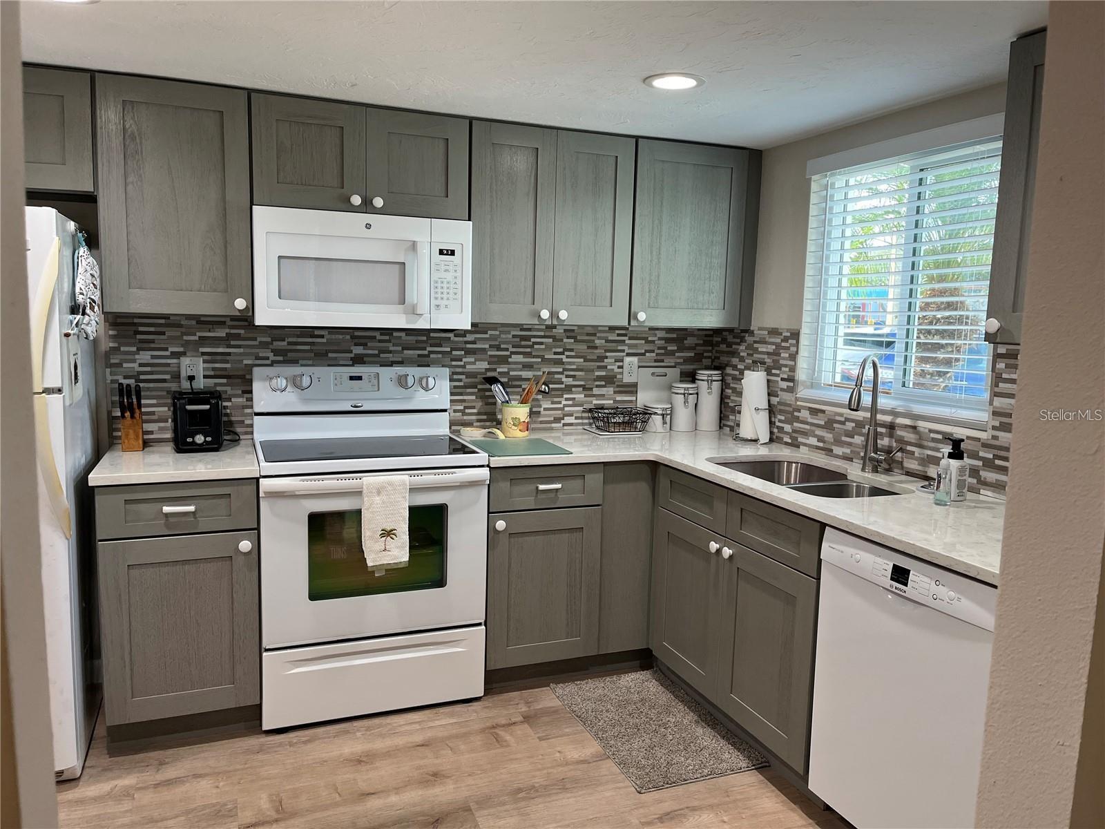 Image 6 of 15 For 2505 Flamingo Boulevard L9
