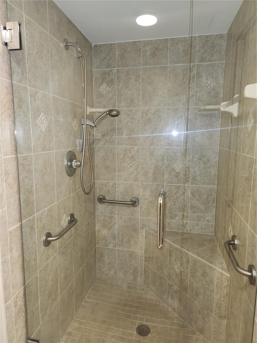 Image 13 of 39 For 6503 Stone River Road 109