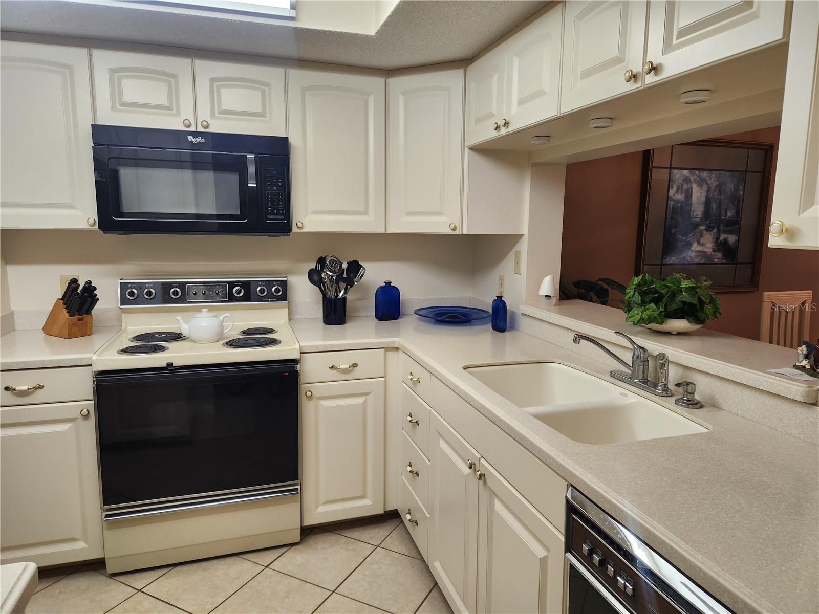 Image 6 of 39 For 6503 Stone River Road 109