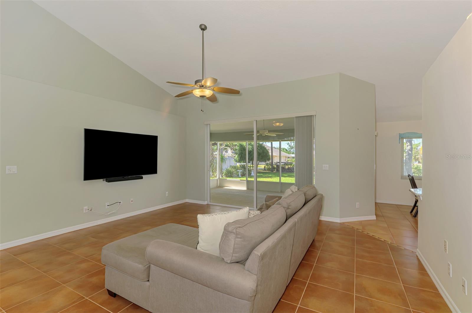 Image 10 of 46 For 915 Laurel Avenue
