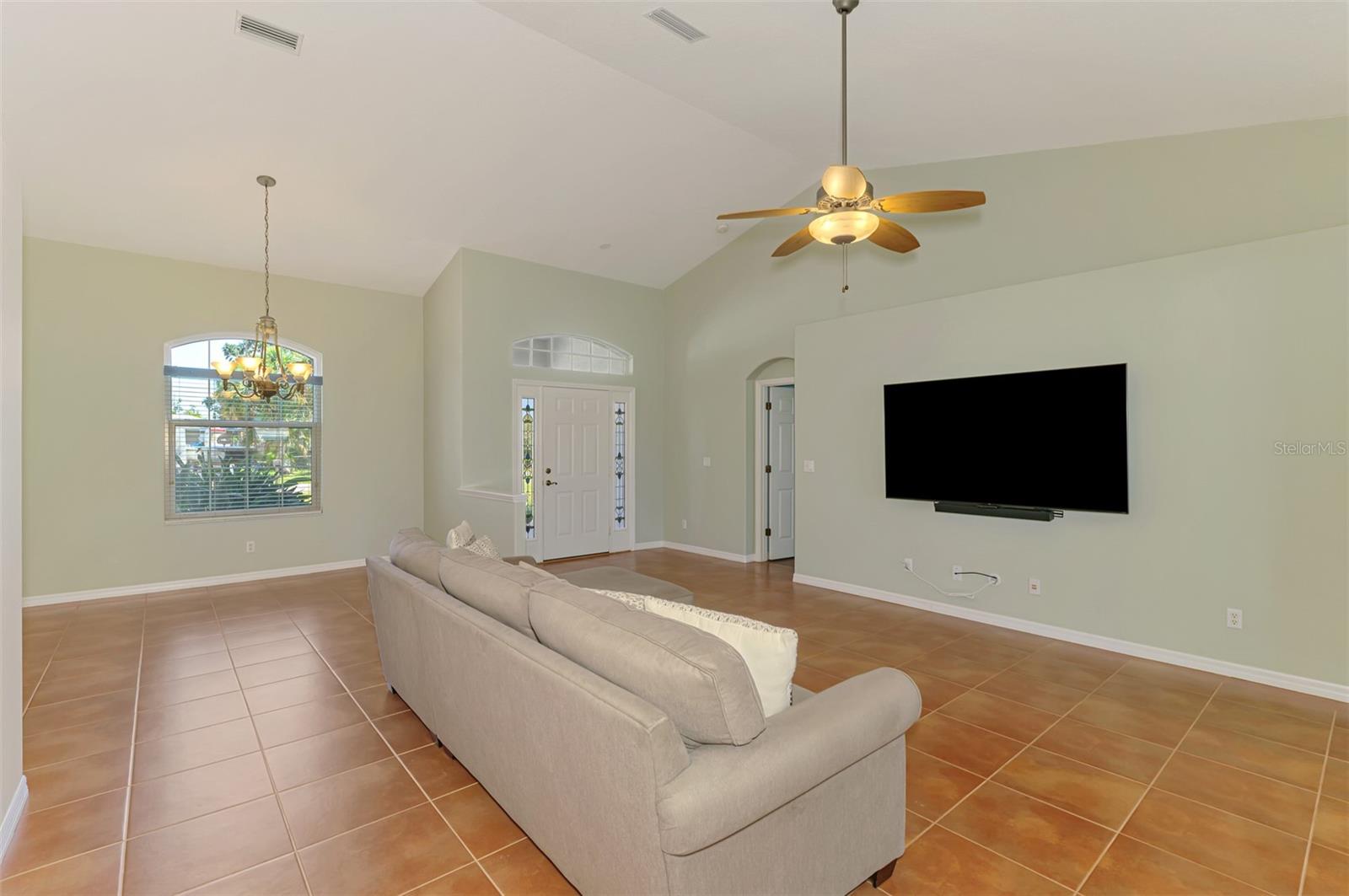 Image 11 of 46 For 915 Laurel Avenue