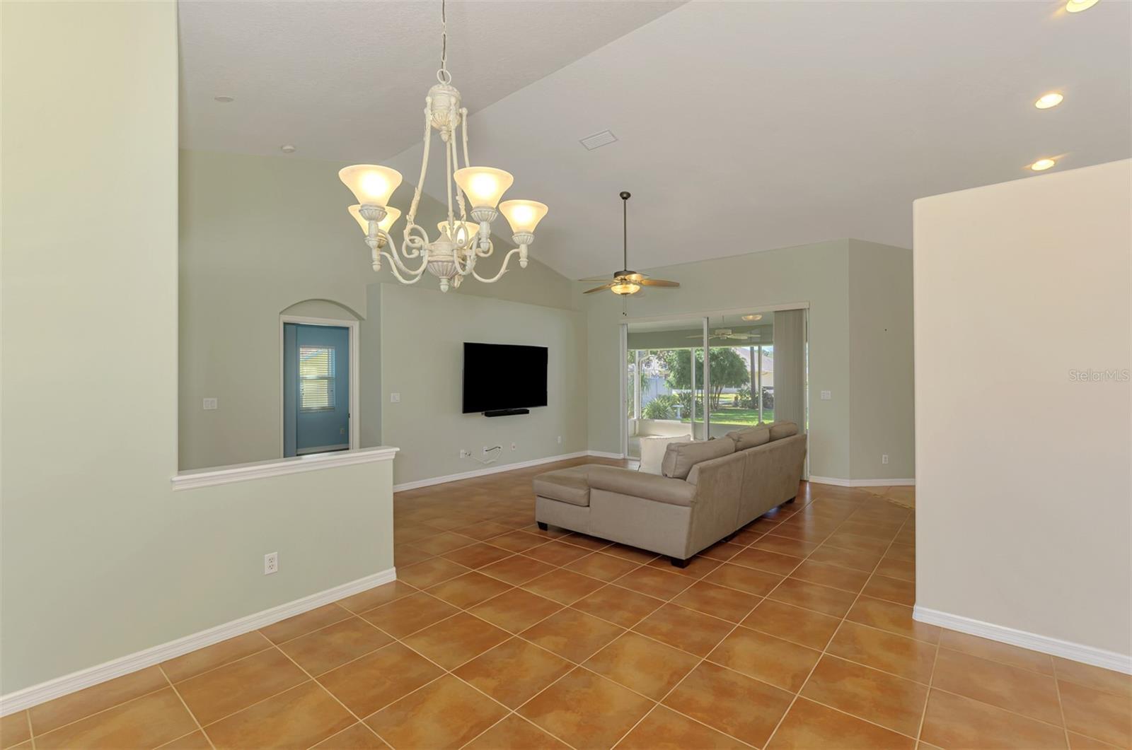 Image 15 of 46 For 915 Laurel Avenue