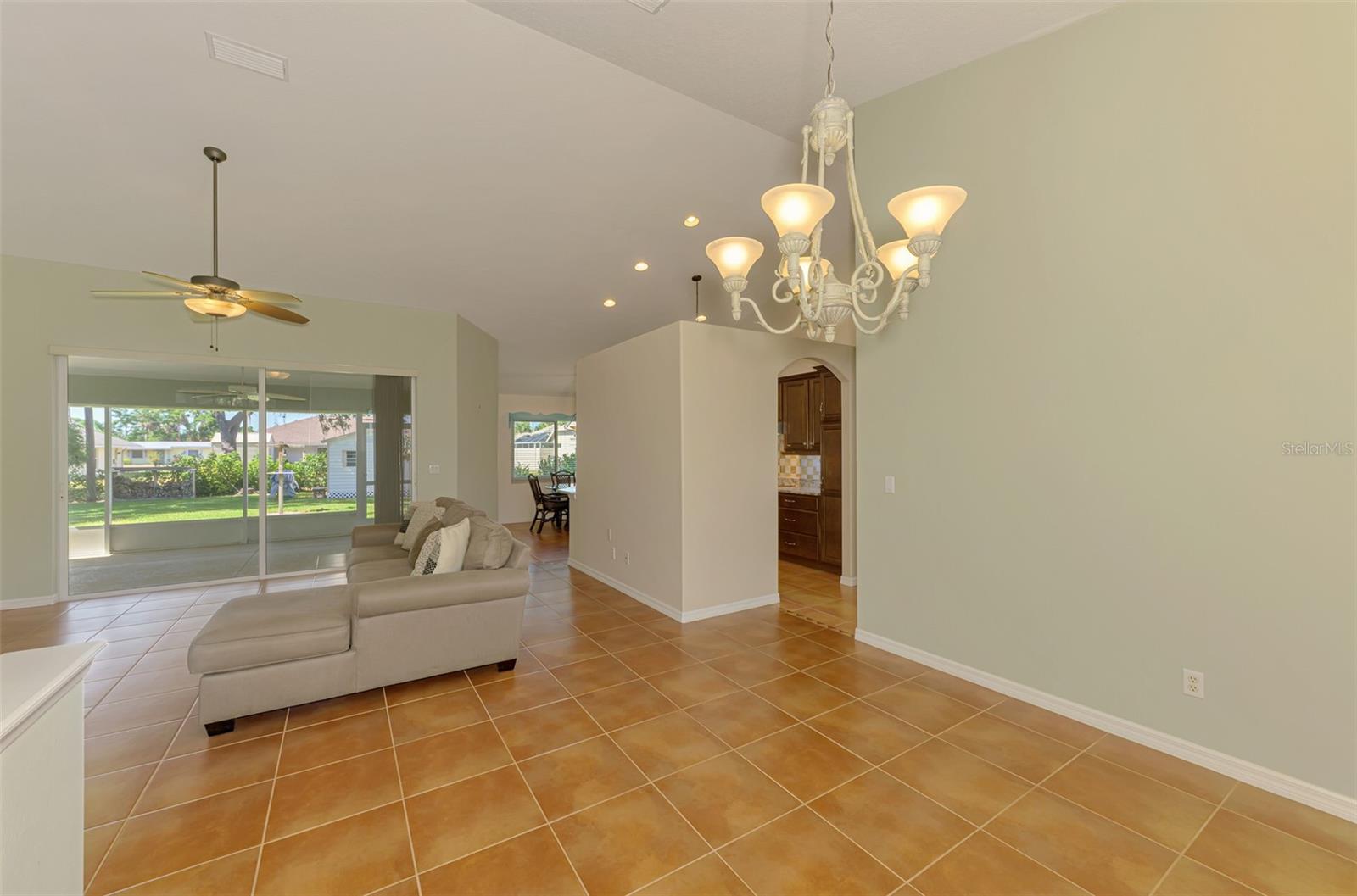 Image 16 of 46 For 915 Laurel Avenue