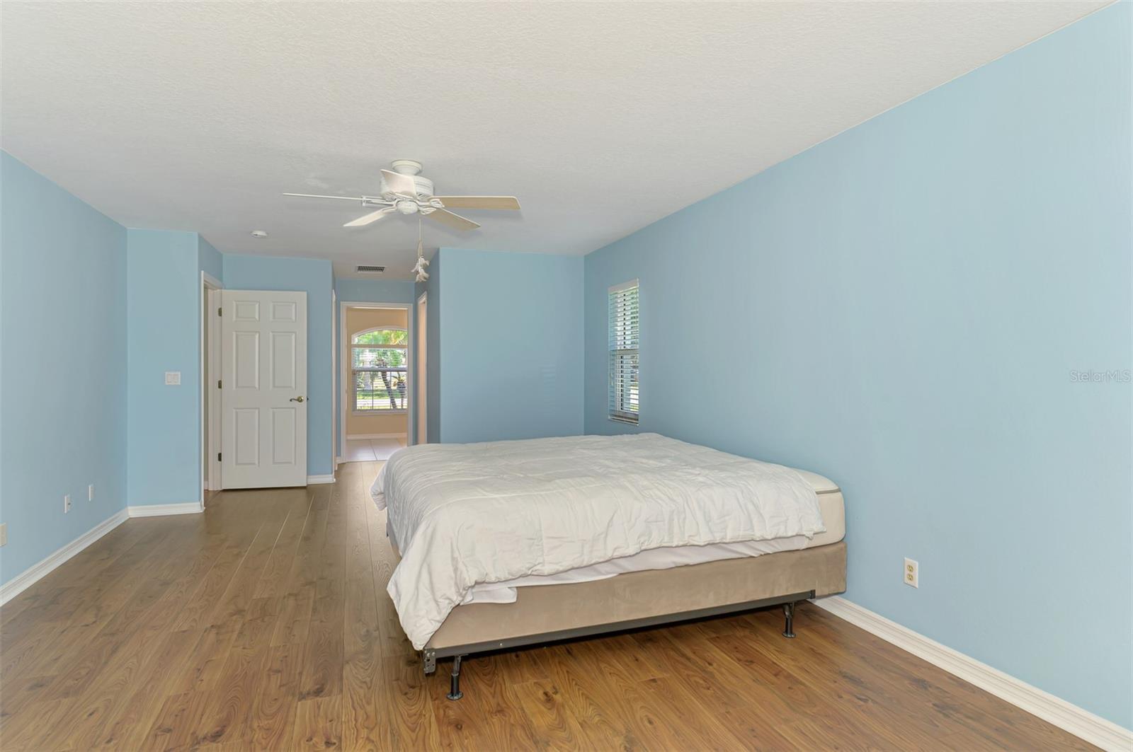 Image 29 of 46 For 915 Laurel Avenue