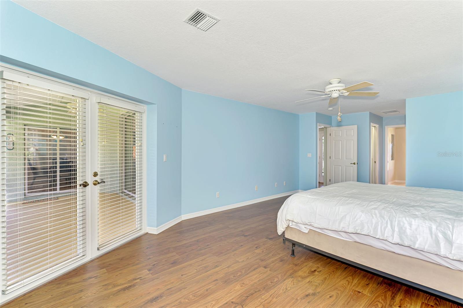 Image 30 of 46 For 915 Laurel Avenue