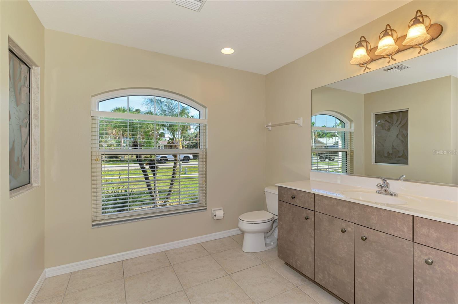 Image 31 of 46 For 915 Laurel Avenue