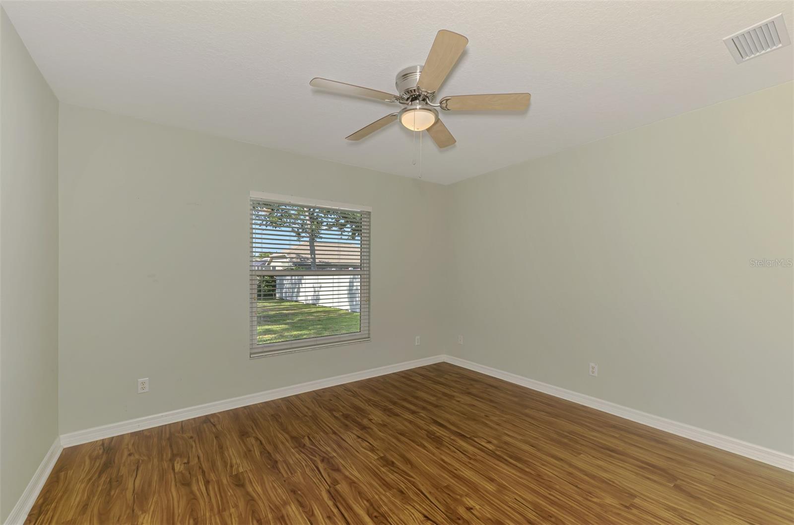 Image 37 of 46 For 915 Laurel Avenue