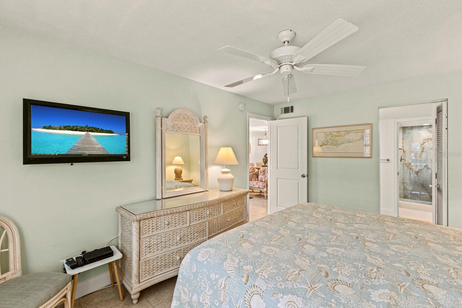 Image 16 of 36 For 7100 Gulf Drive 114
