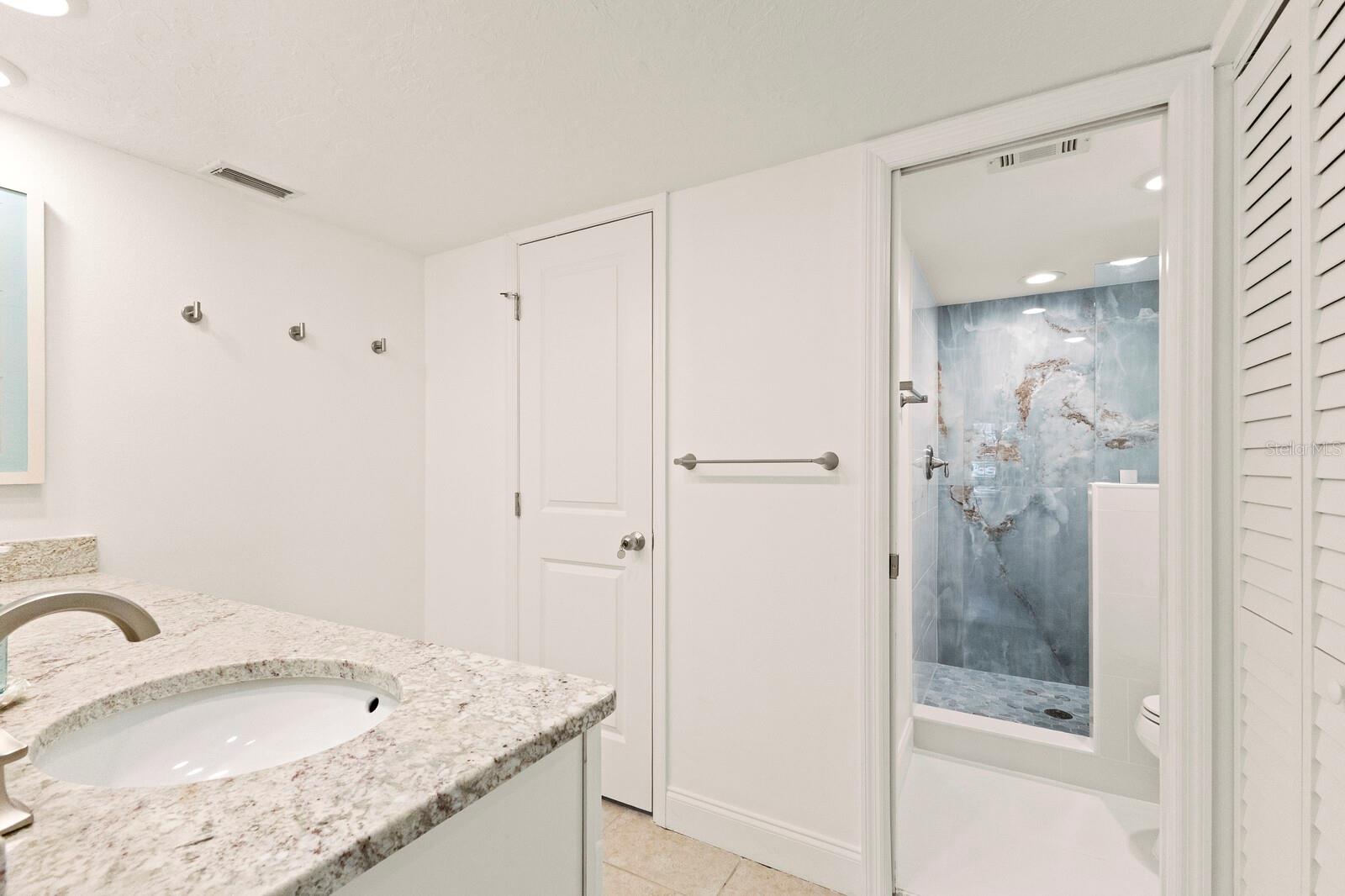 Image 19 of 36 For 7100 Gulf Drive 114