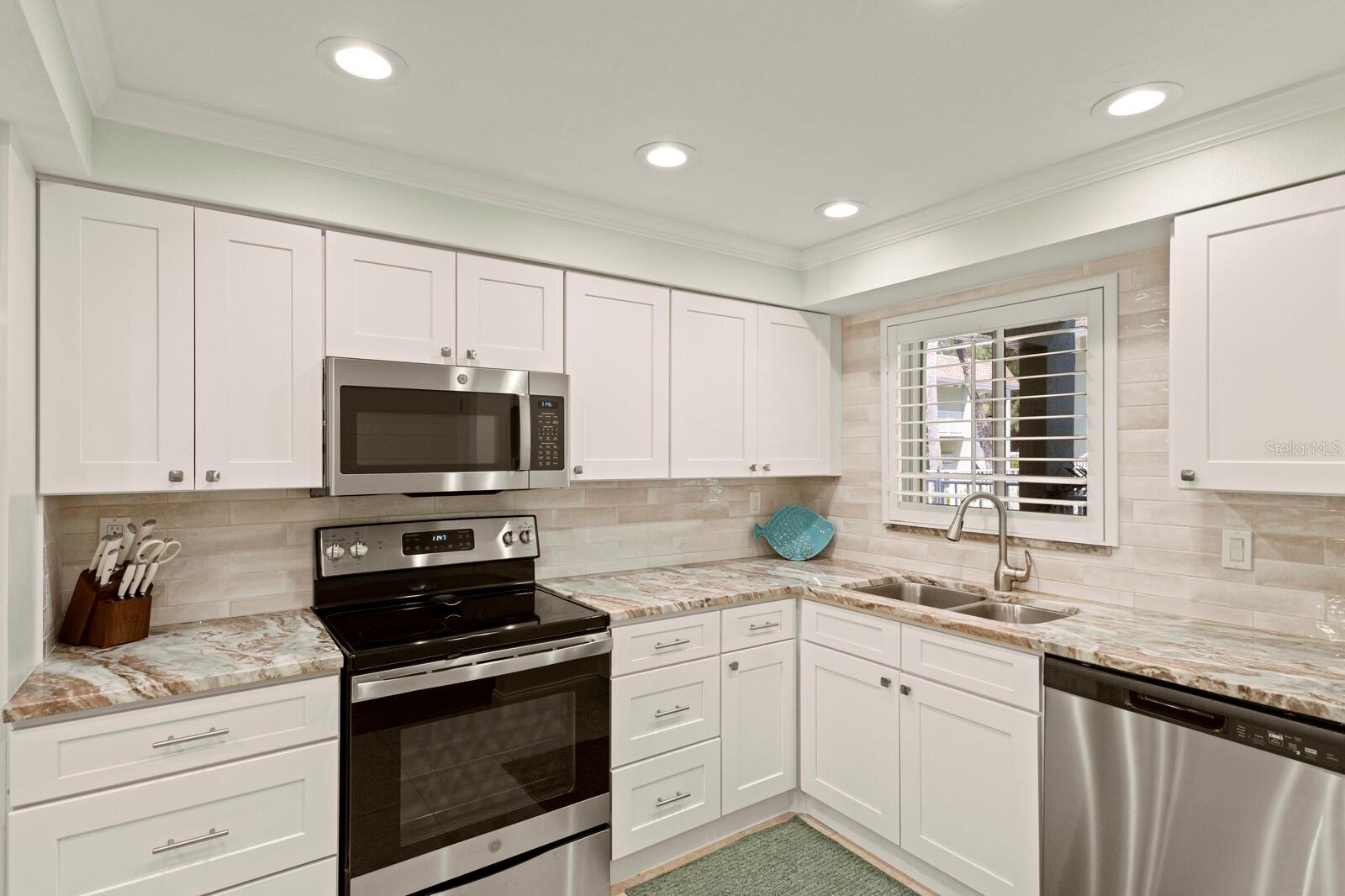 Image 7 of 36 For 7100 Gulf Drive 114
