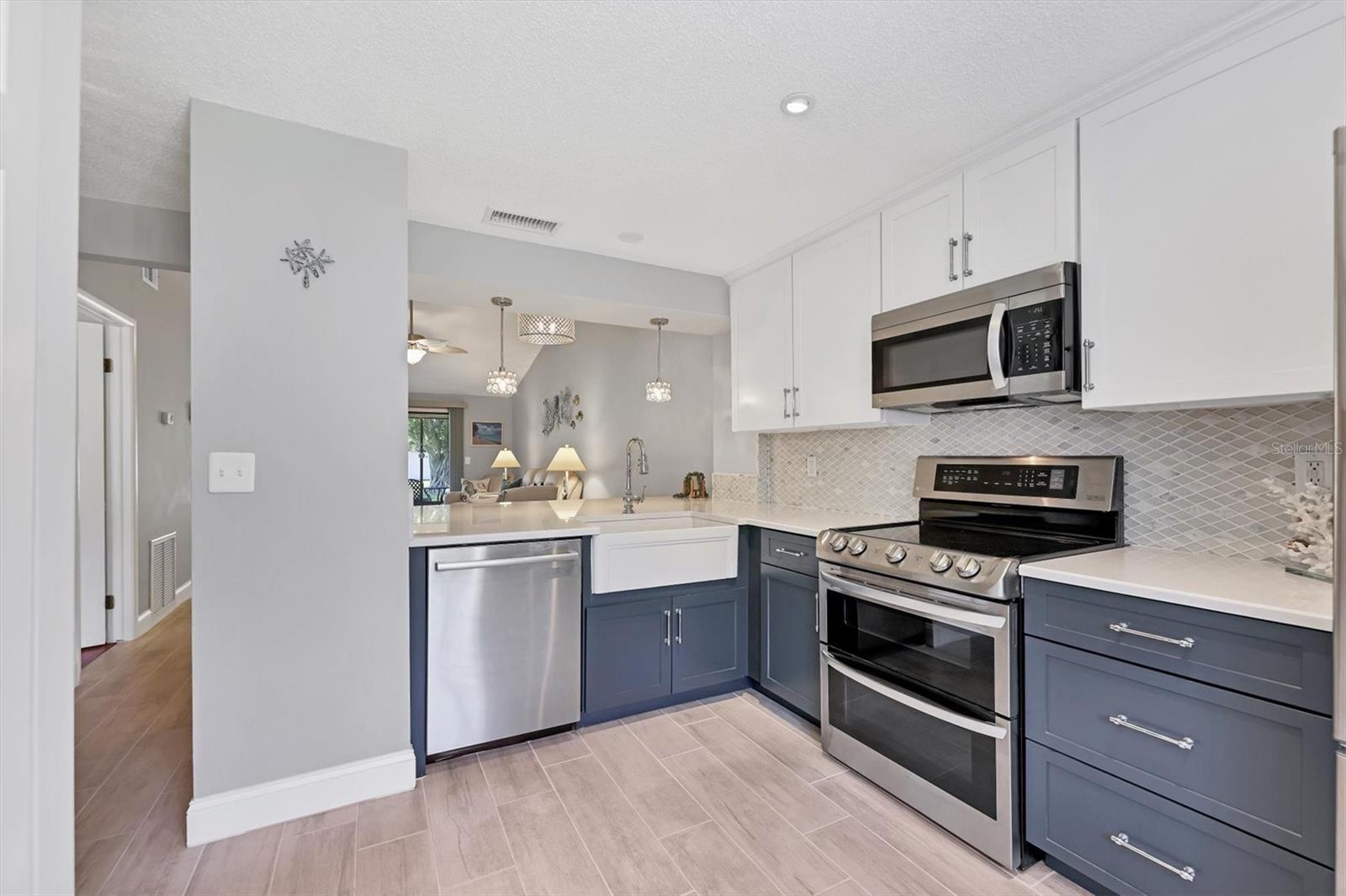 Image 15 of 35 For 6010 36th Avenue Circle W E
