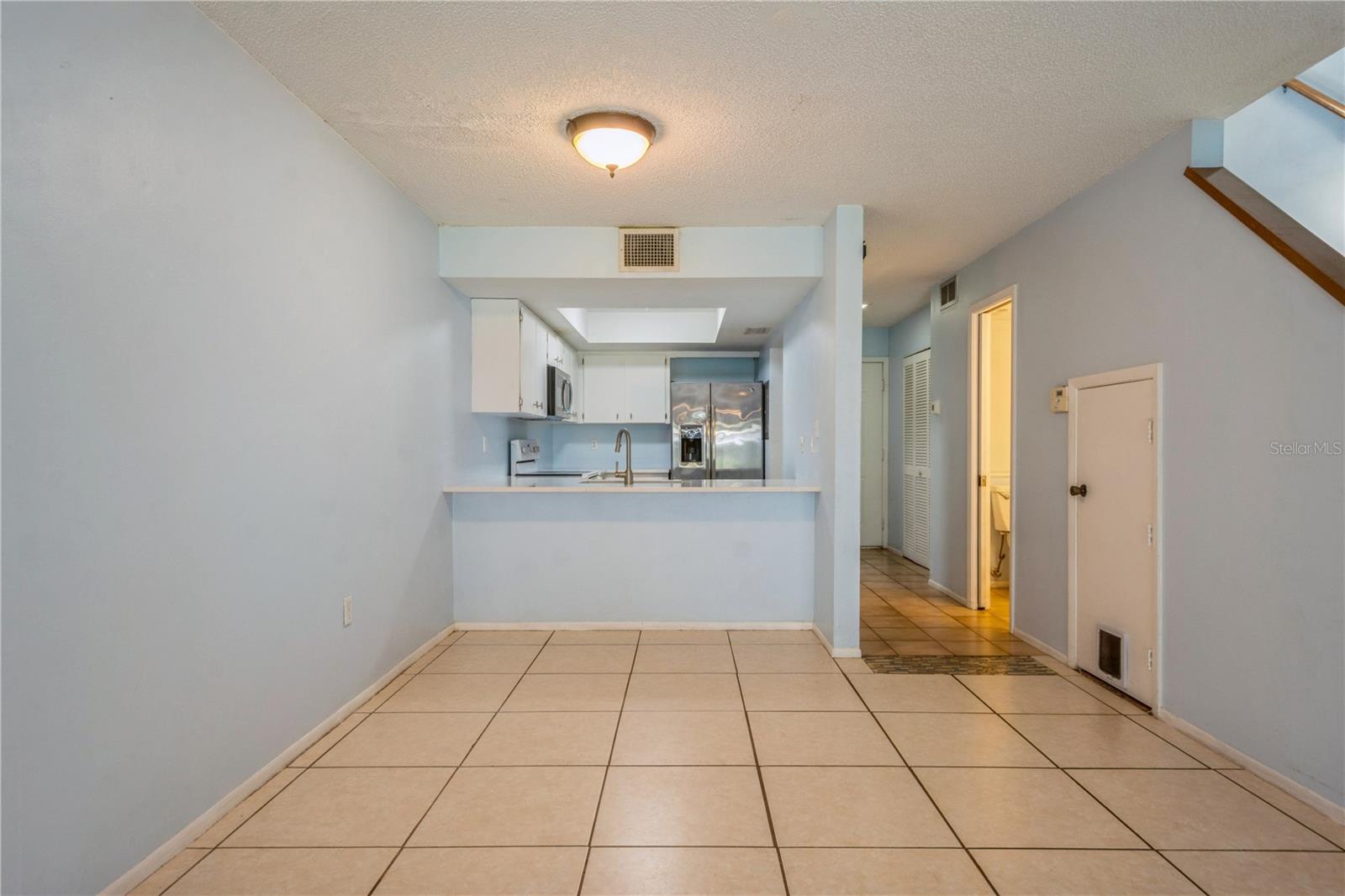 Listing photo id 8 for 3610 54th Street W B4
