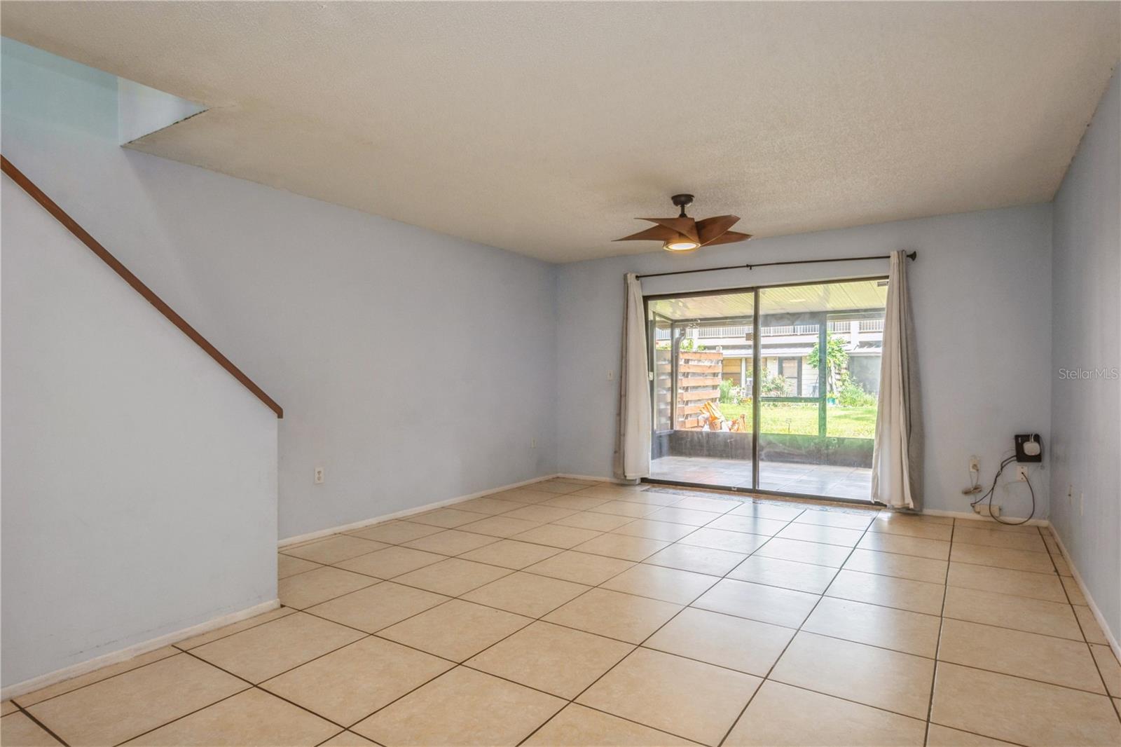 Listing photo id 10 for 3610 54th Street W B4