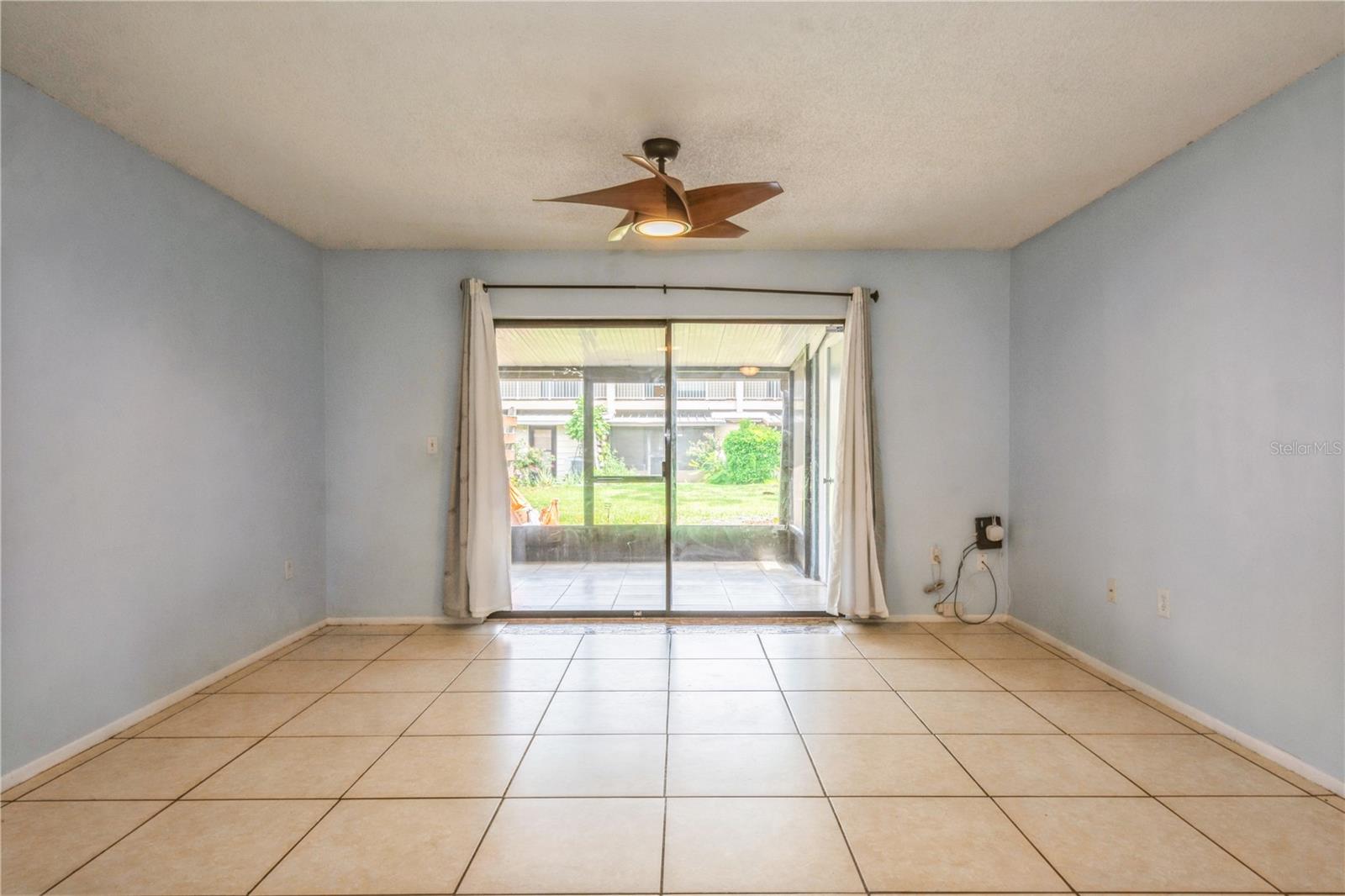 Listing photo id 11 for 3610 54th Street W B4