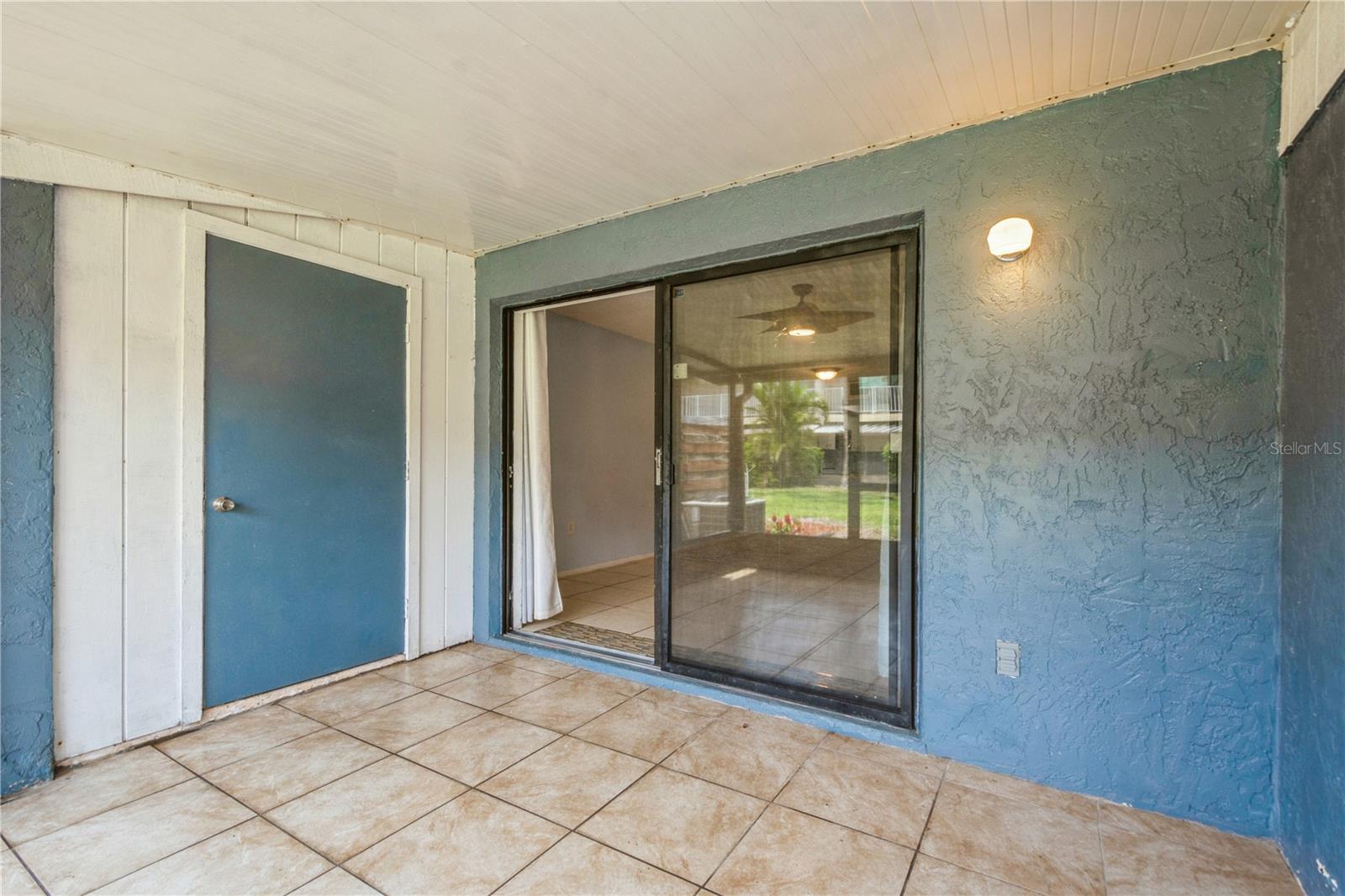 Listing photo id 12 for 3610 54th Street W B4