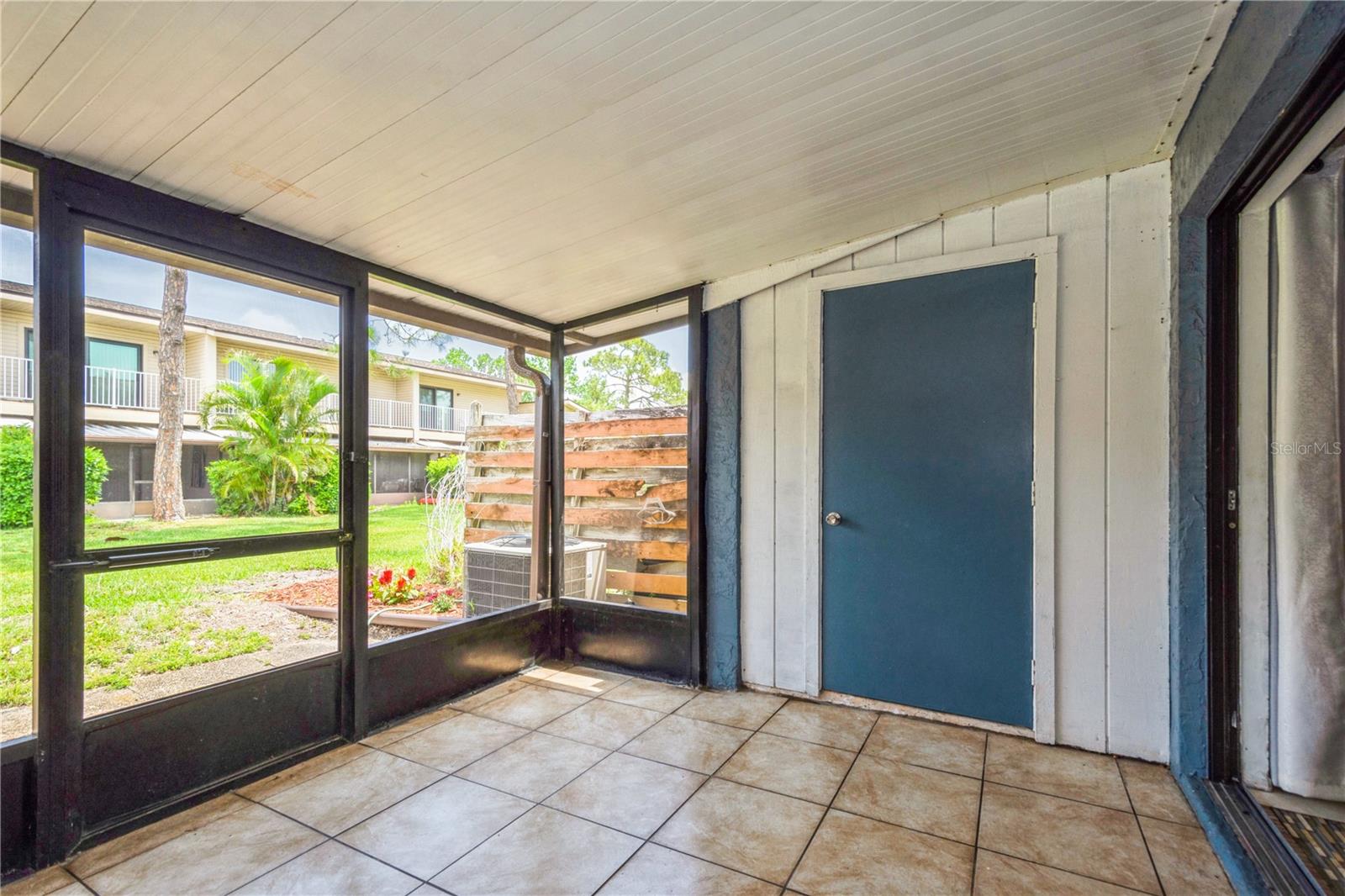 Listing photo id 13 for 3610 54th Street W B4