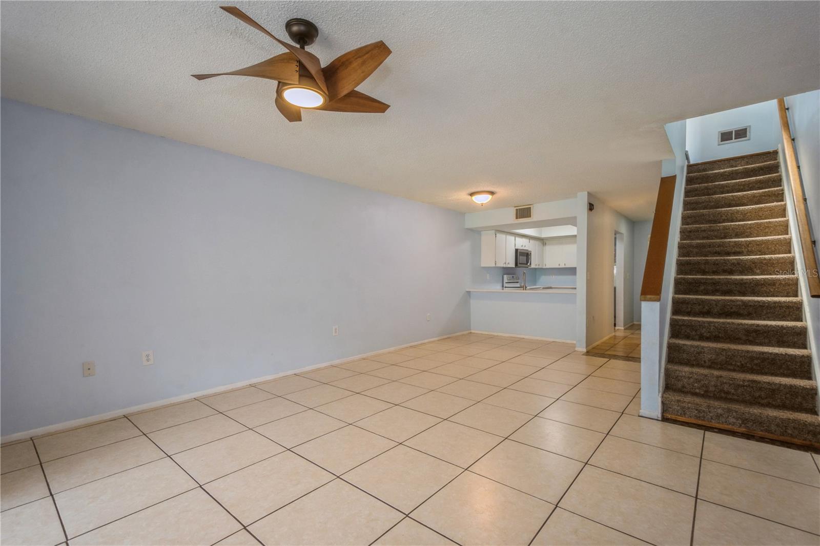 Listing photo id 15 for 3610 54th Street W B4