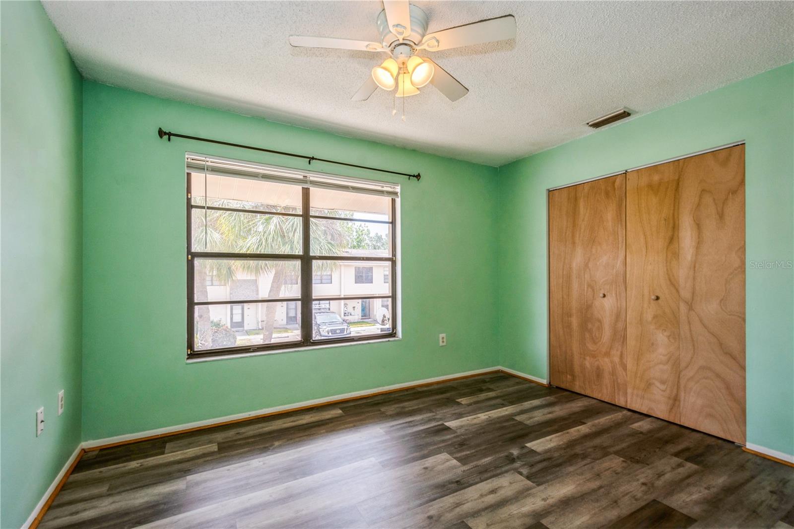 Listing photo id 16 for 3610 54th Street W B4