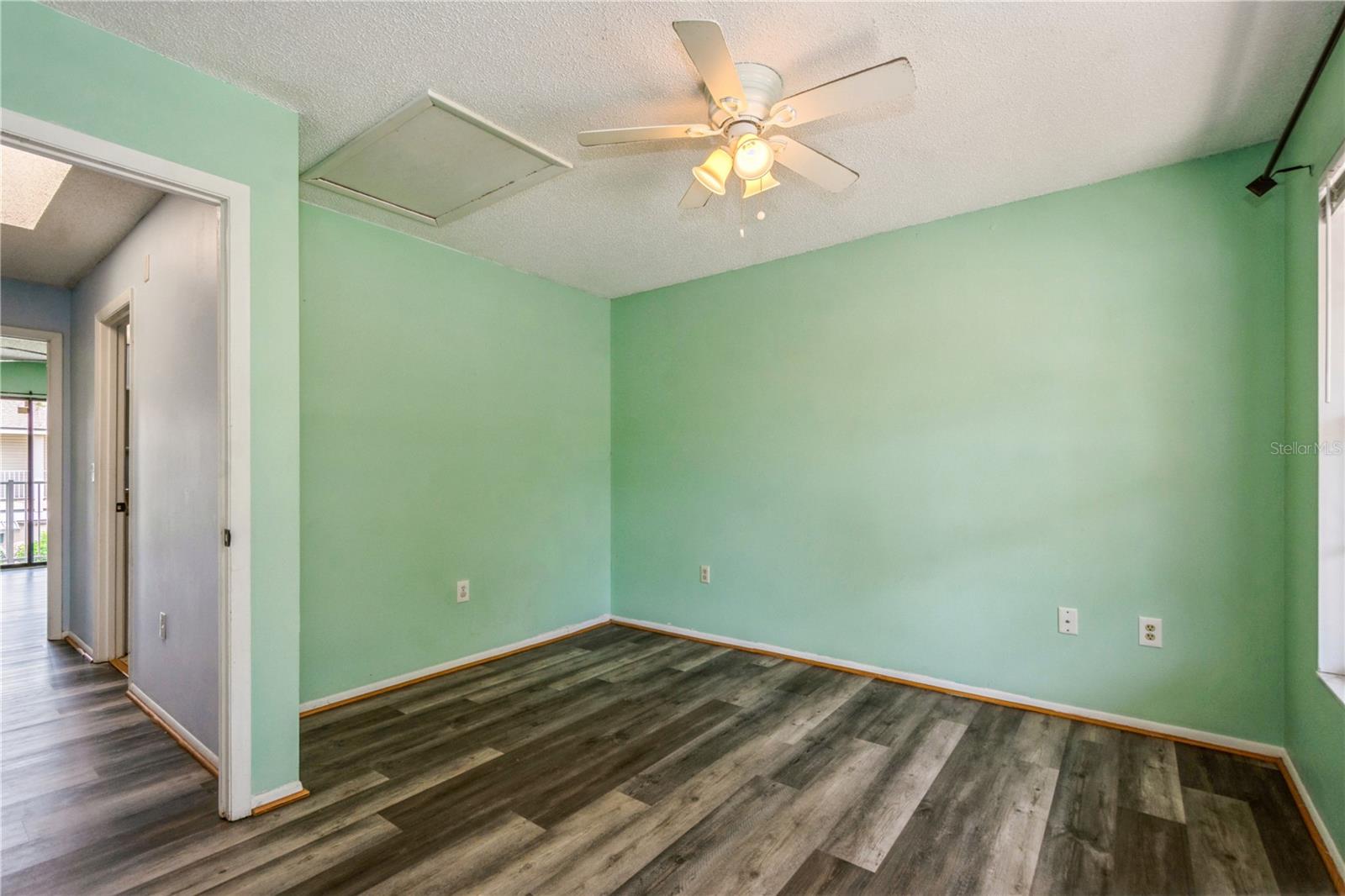 Listing photo id 17 for 3610 54th Street W B4