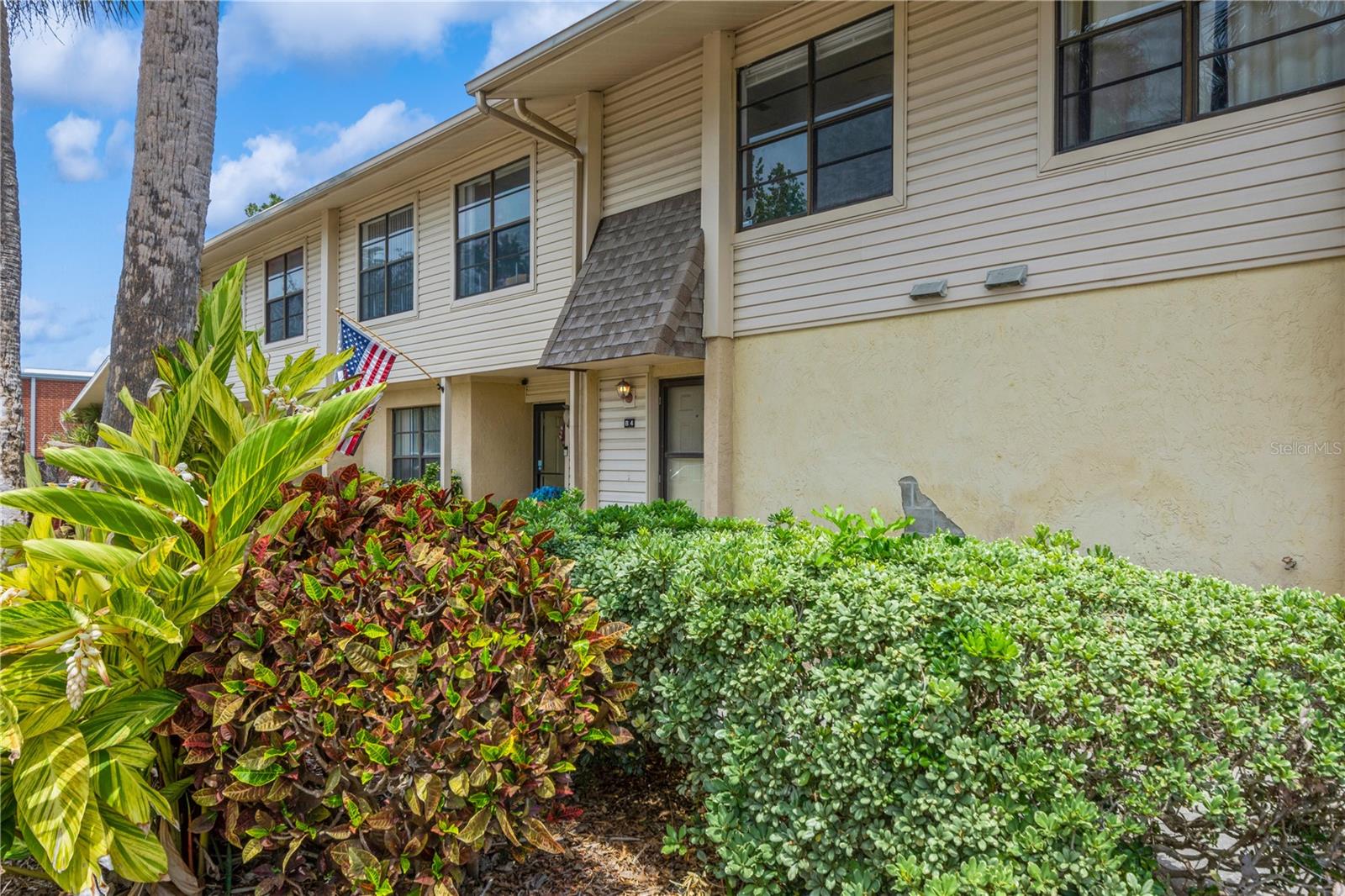 Listing photo id 0 for 3610 54th Street W B4