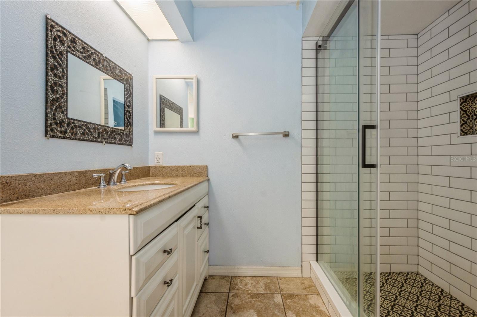 Listing photo id 18 for 3610 54th Street W B4