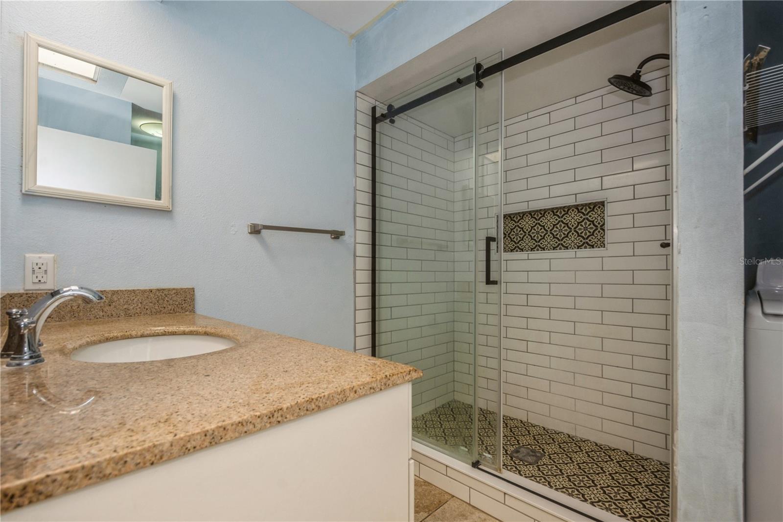 Listing photo id 19 for 3610 54th Street W B4