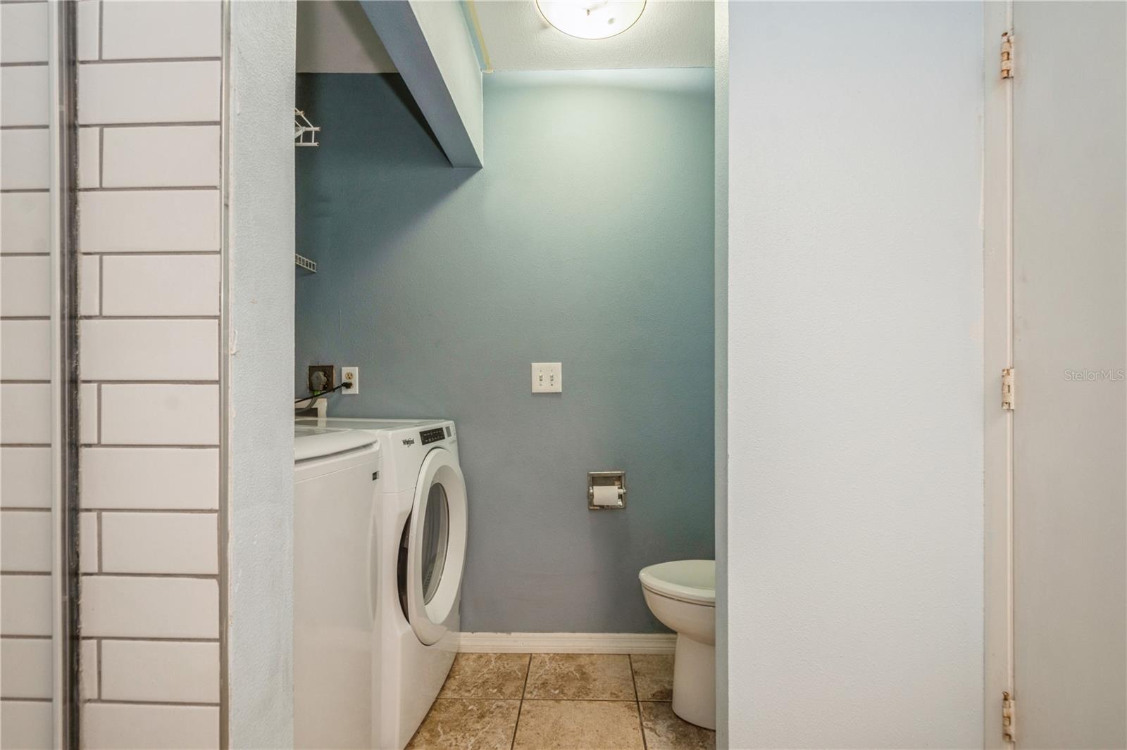Listing photo id 21 for 3610 54th Street W B4