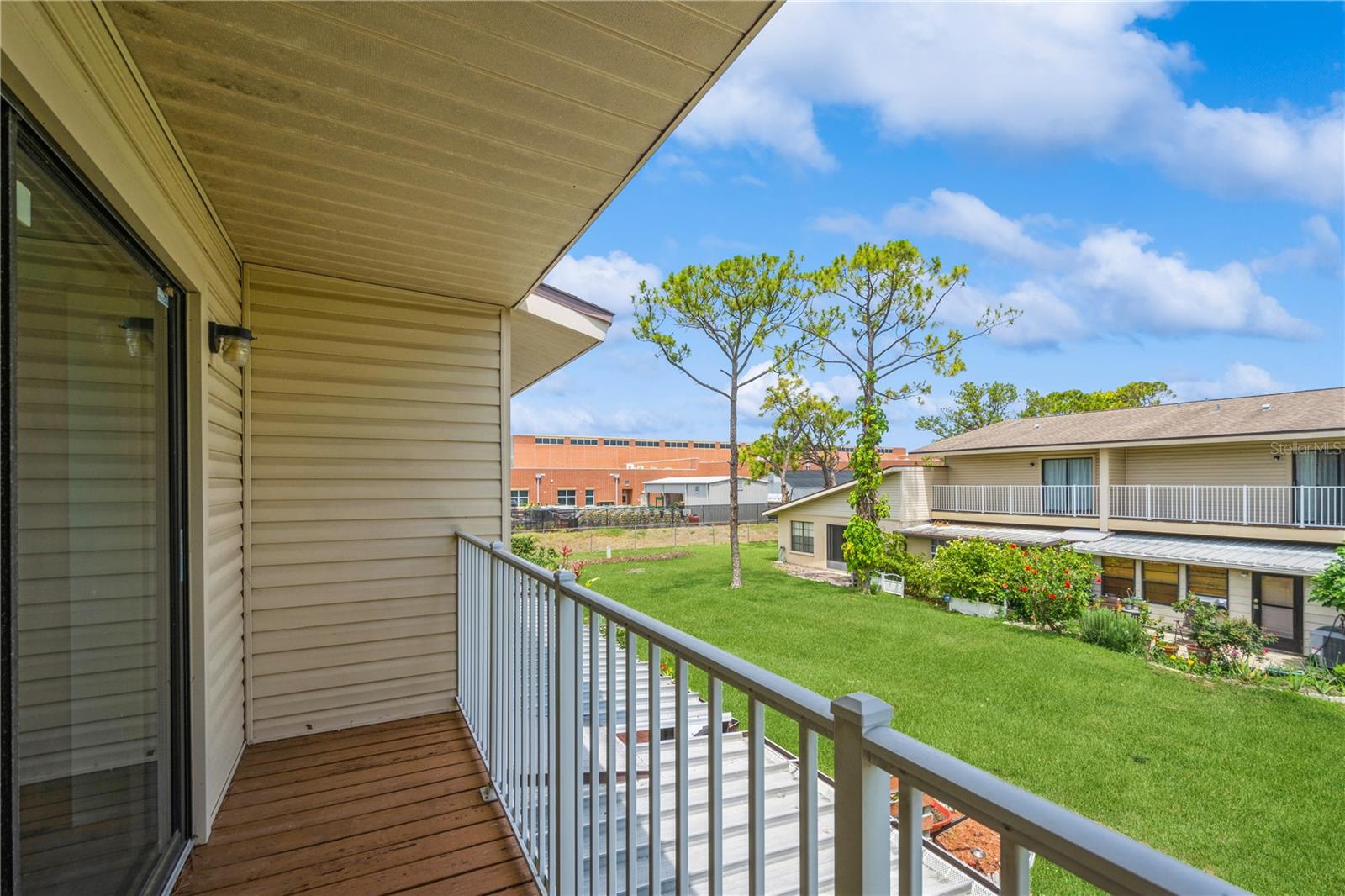 Listing photo id 25 for 3610 54th Street W B4