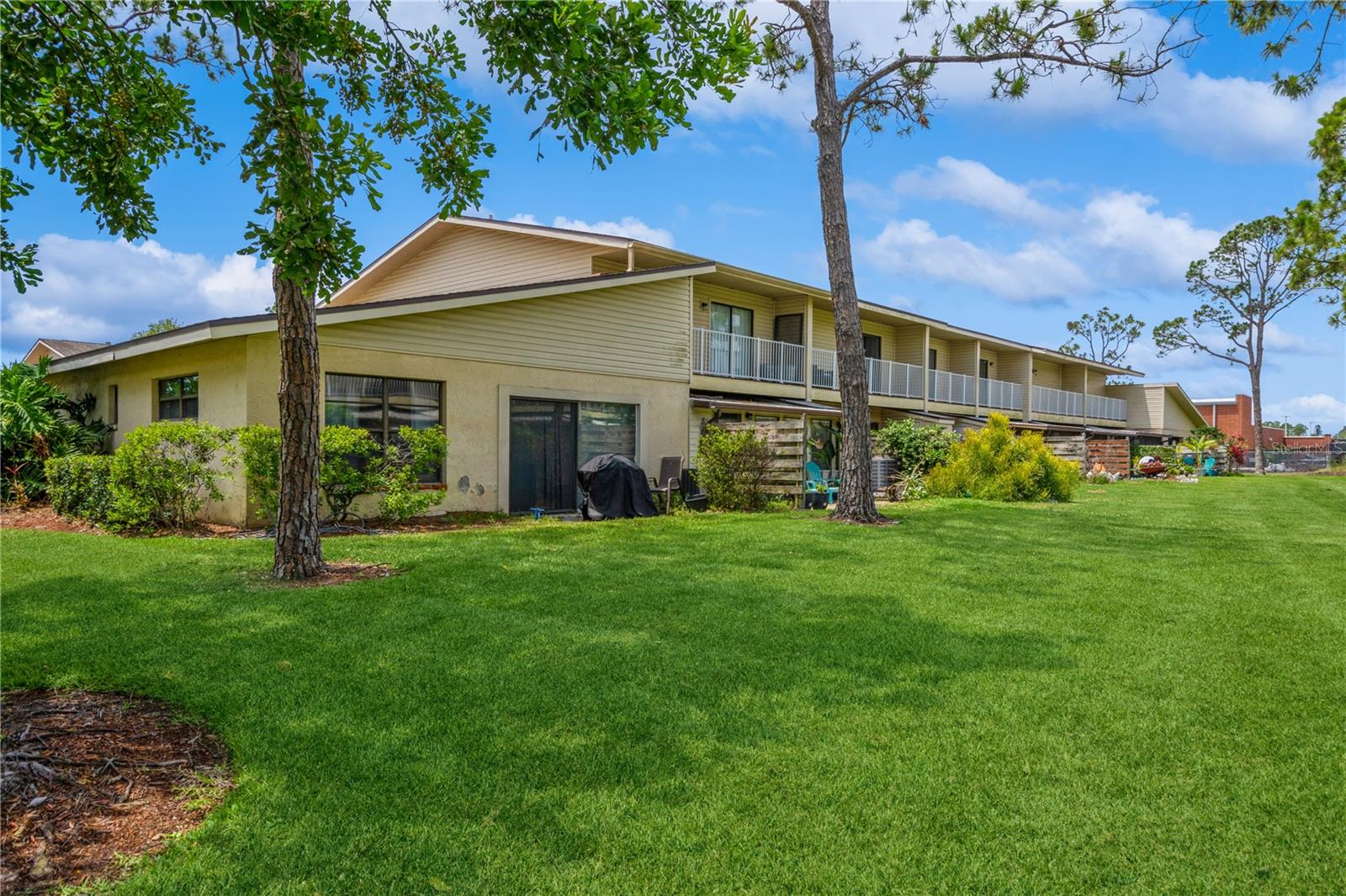 Listing photo id 26 for 3610 54th Street W B4