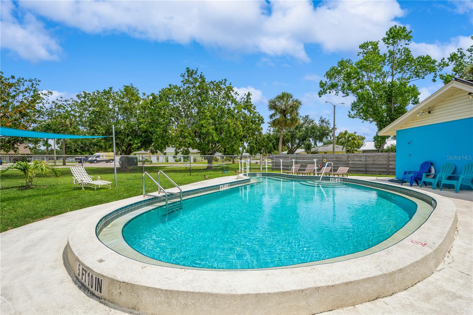 Listing photo id 27 for 3610 54th Street W B4