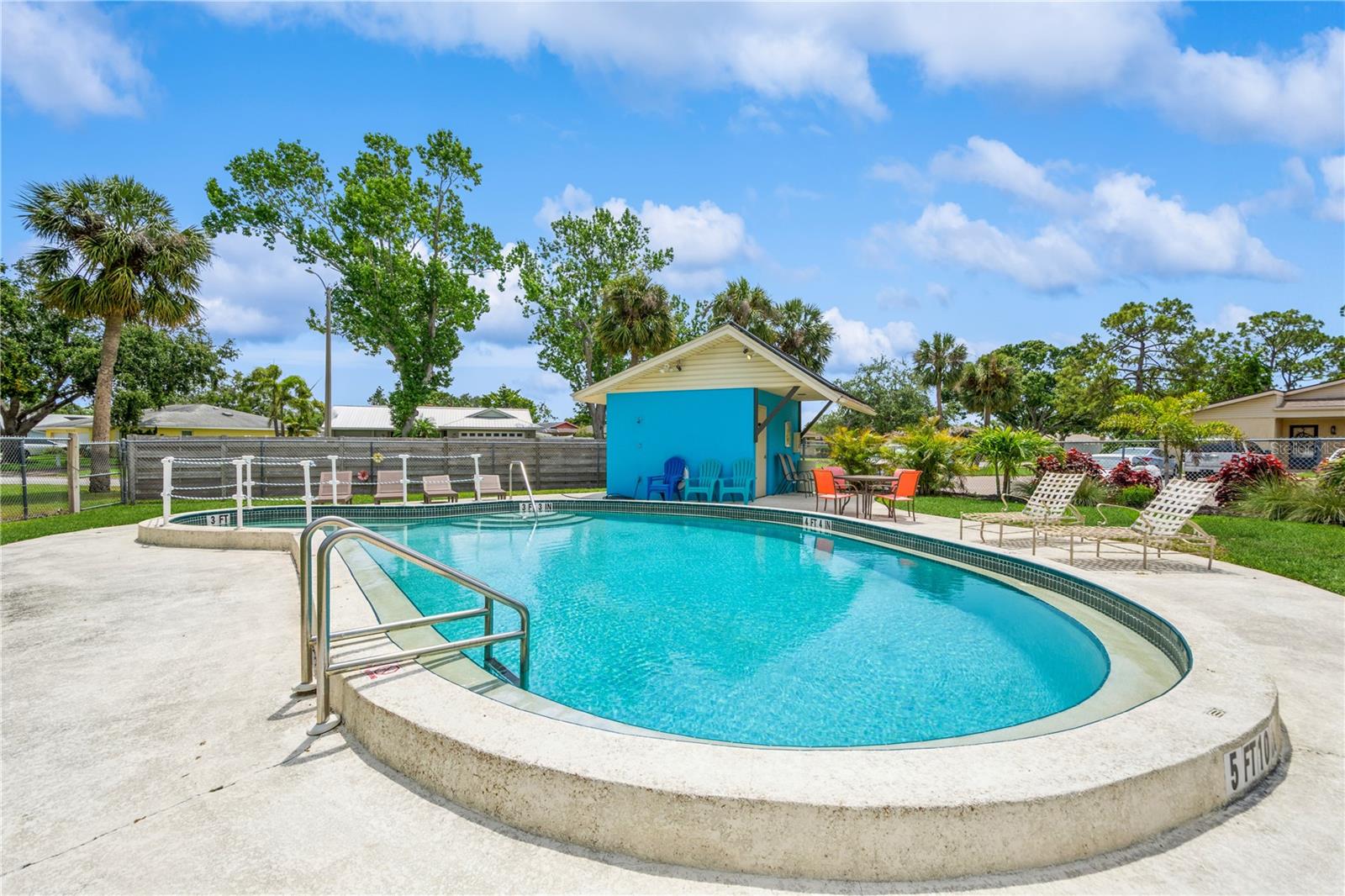 Listing photo id 28 for 3610 54th Street W B4