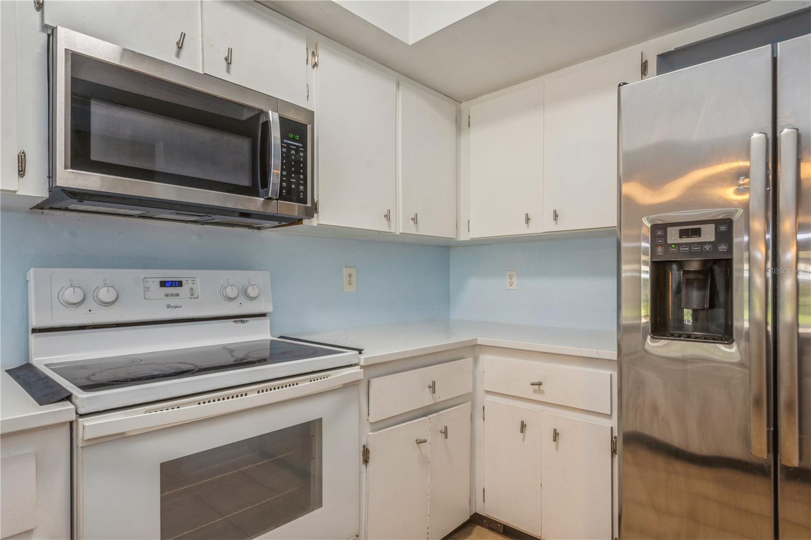 Listing photo id 2 for 3610 54th Street W B4