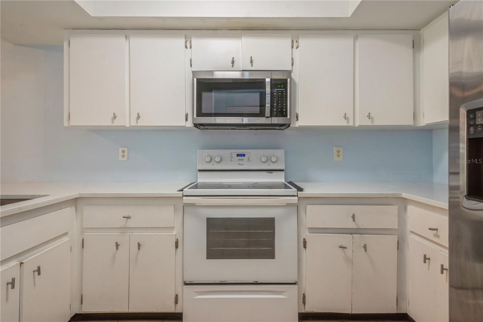 Listing photo id 5 for 3610 54th Street W B4