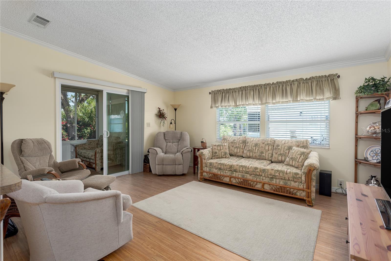 Image 6 of 29 For 8402 Princess Court