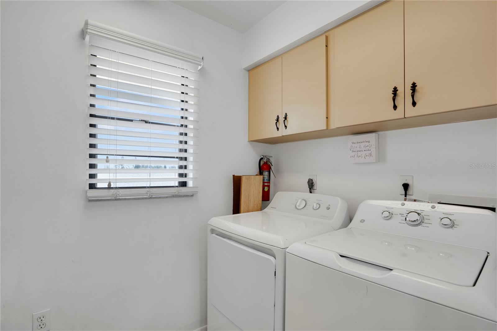 Image 18 of 32 For 2415 Bayshore Gardens Parkway 8