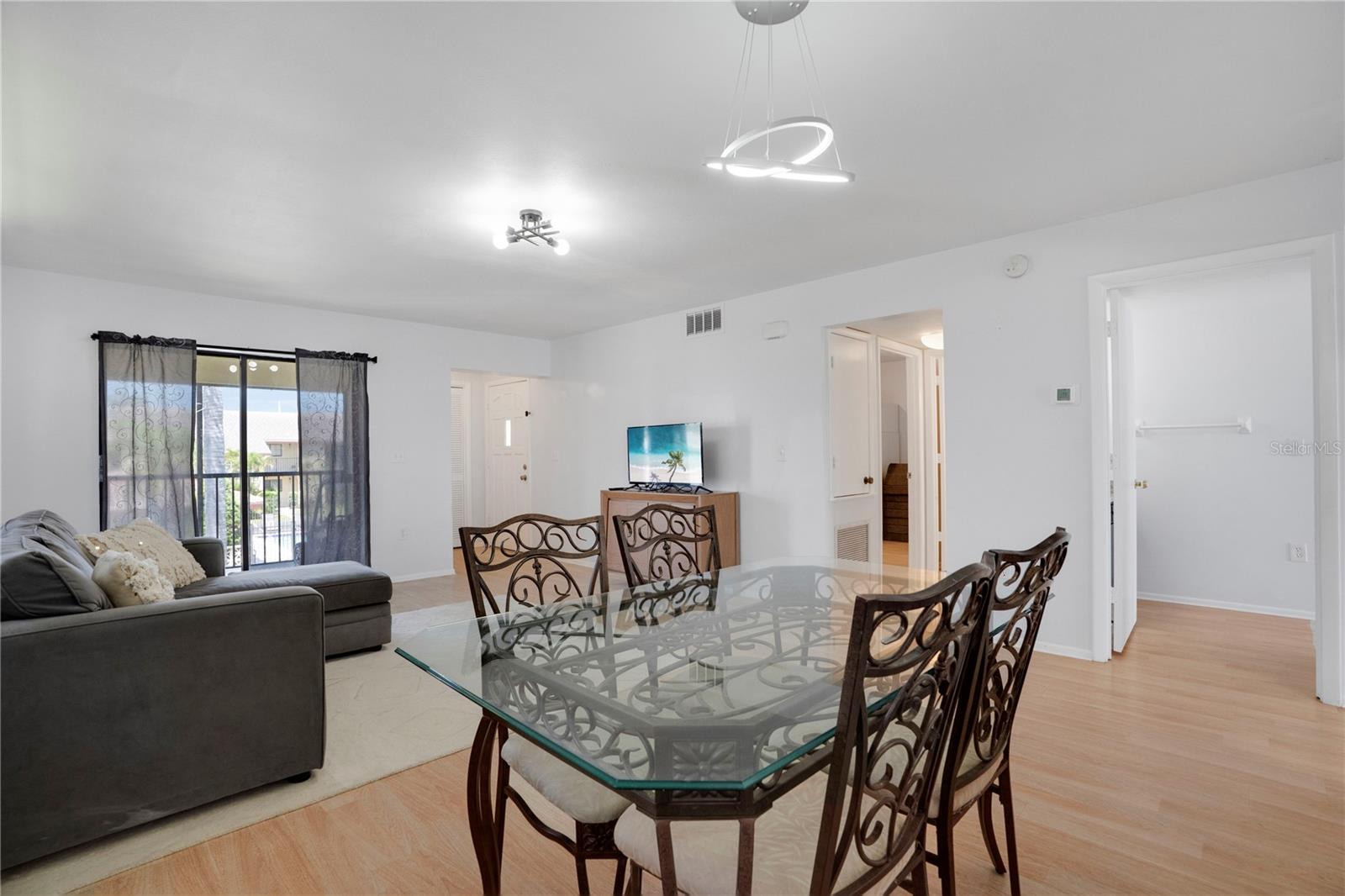 Image 3 of 32 For 2415 Bayshore Gardens Parkway 8
