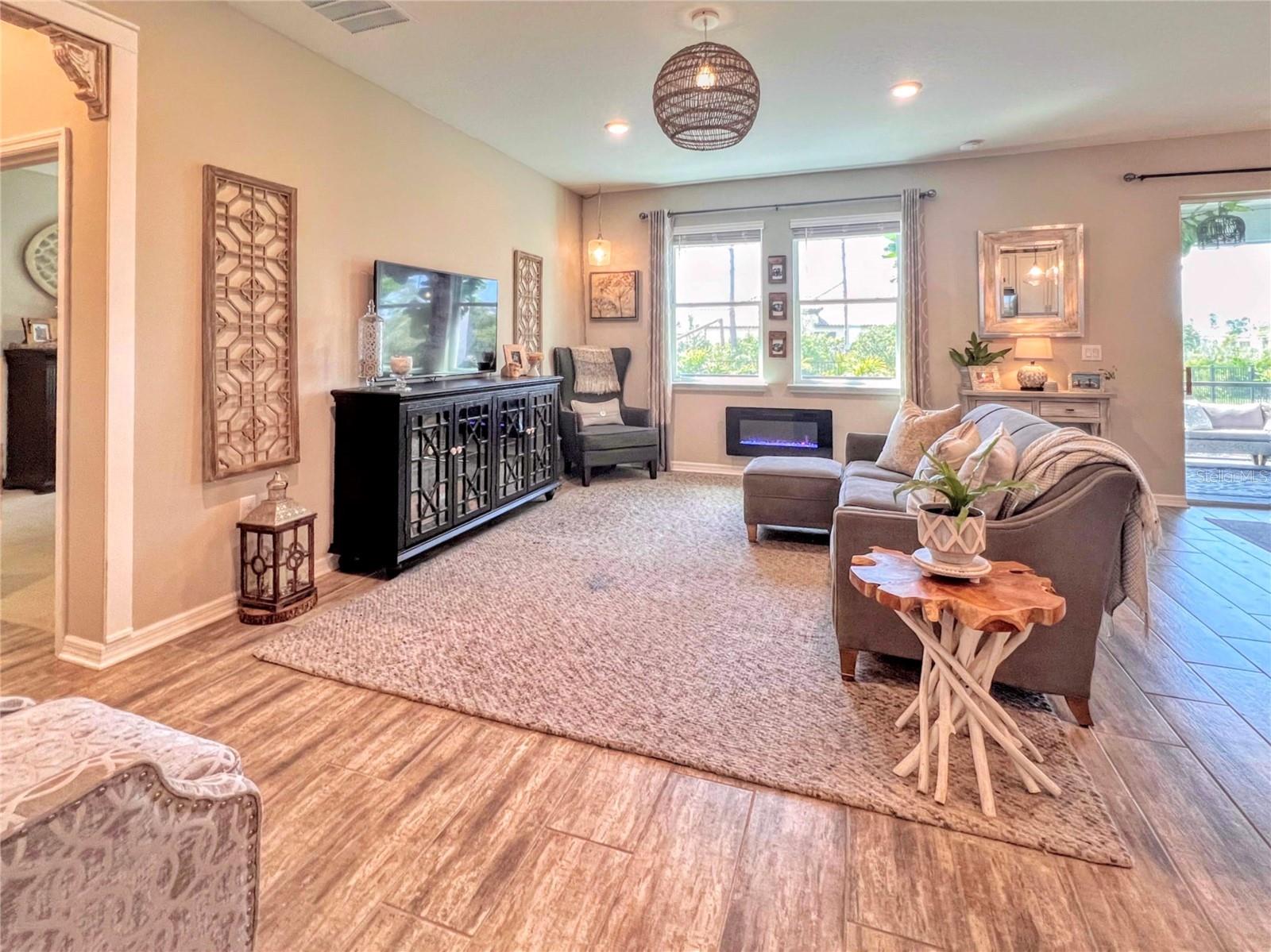 Image 4 of 33 For 309 Daylily Boulevard