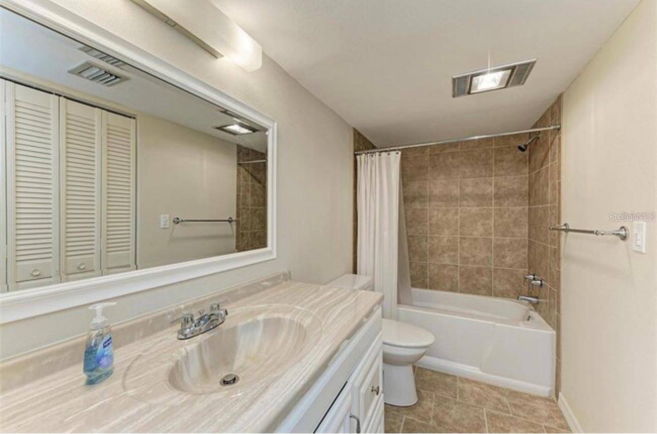 Listing photo id 12 for 6120 43rd Street W 102b