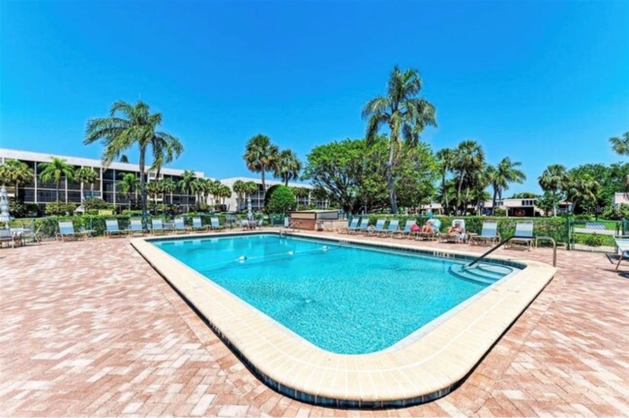 Listing photo id 21 for 6120 43rd Street W 102b