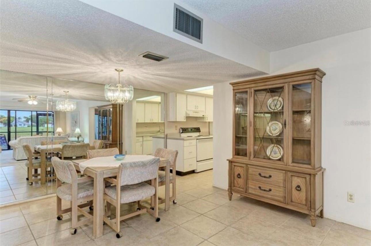 Listing photo id 3 for 6120 43rd Street W 102b