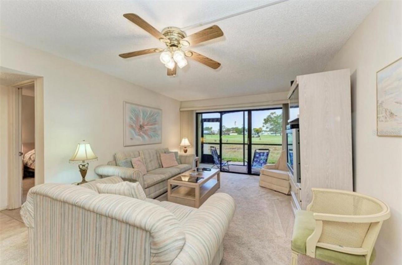 Listing photo id 5 for 6120 43rd Street W 102b