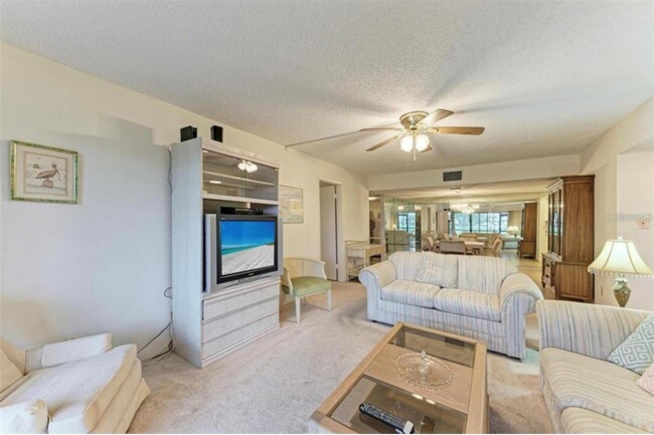 Listing photo id 7 for 6120 43rd Street W 102b