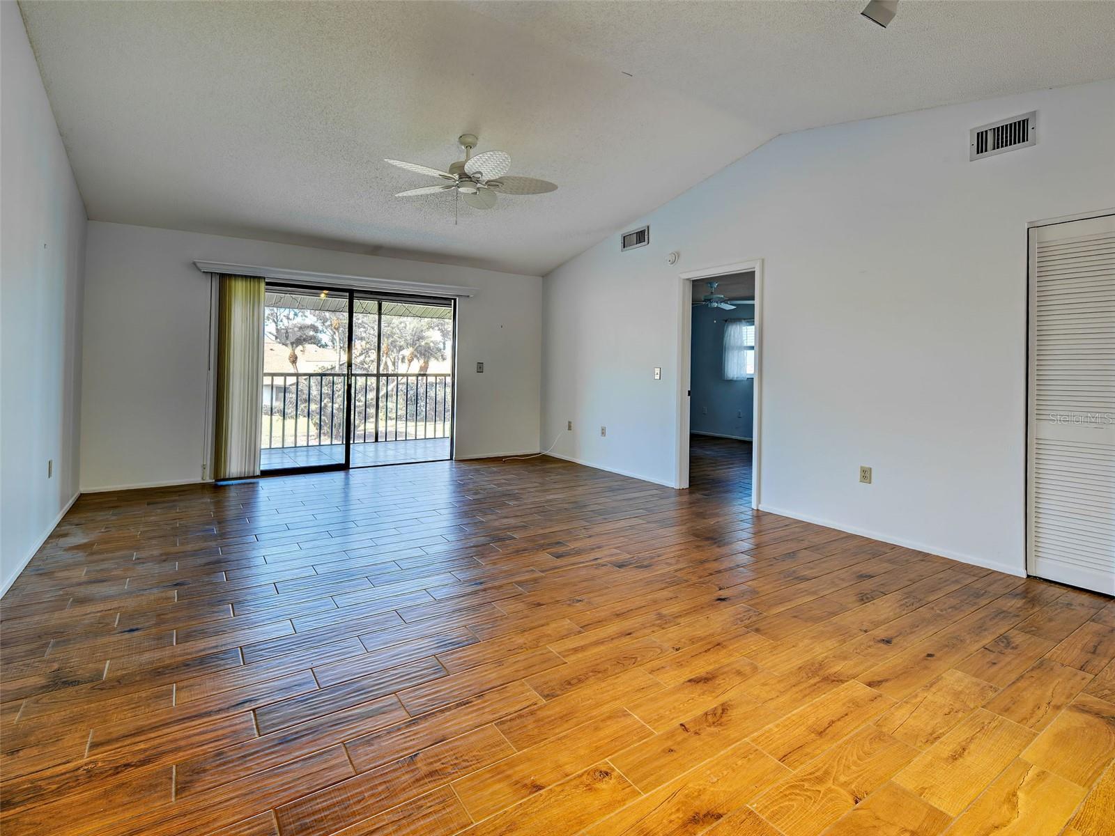 Image 10 of 44 For 1211 Capri Isles Boulevard 26
