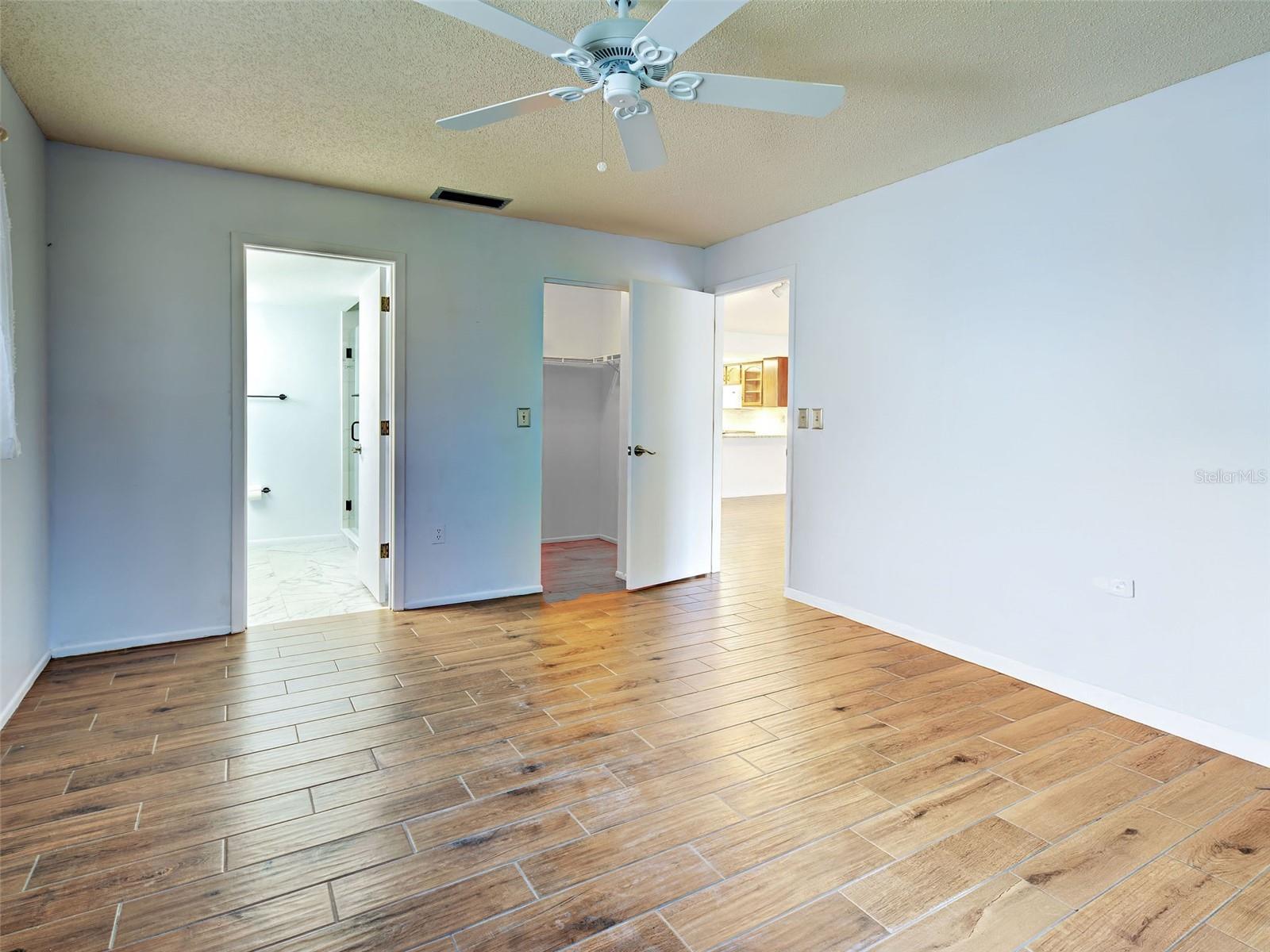 Image 20 of 44 For 1211 Capri Isles Boulevard 26