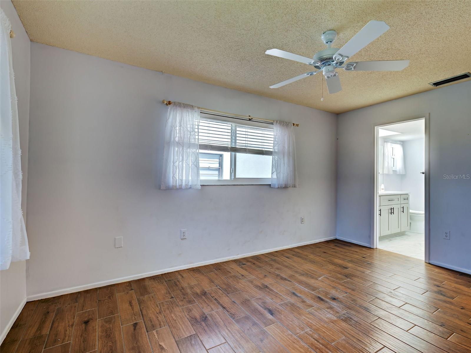Image 21 of 44 For 1211 Capri Isles Boulevard 26