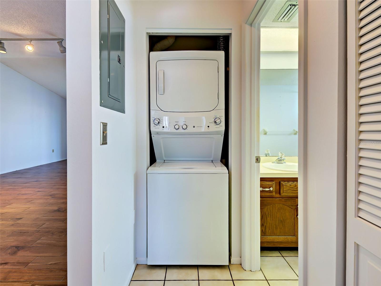 Image 27 of 44 For 1211 Capri Isles Boulevard 26