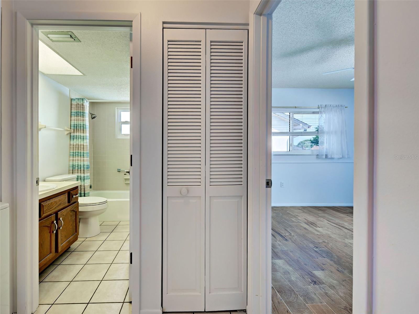 Image 28 of 44 For 1211 Capri Isles Boulevard 26
