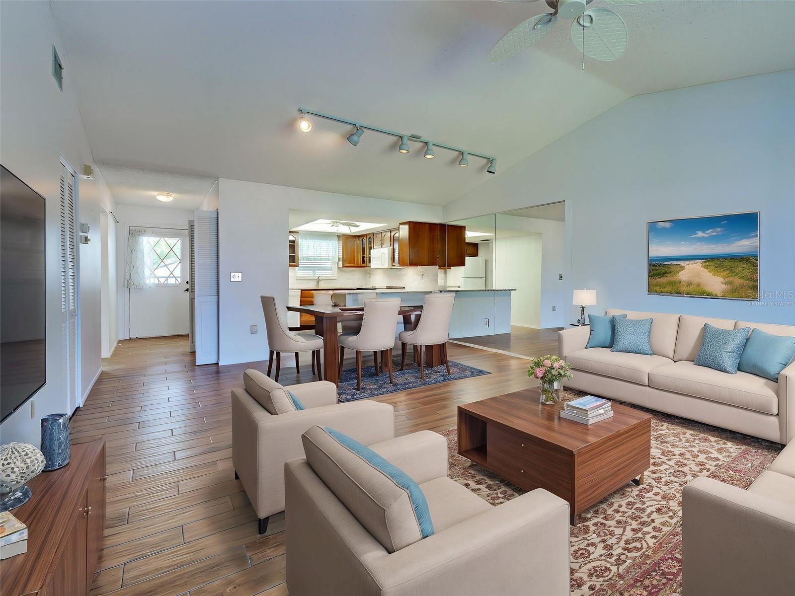 Image 8 of 44 For 1211 Capri Isles Boulevard 26